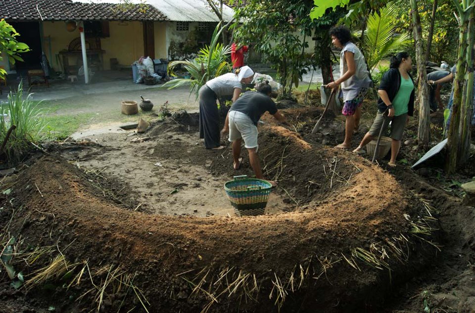 Building a raised bed in Sogan, Sleman. Making a raised bed is like making a lasagne. Layers of green compost, brown compost, cow dung and soil are piled on top of each other until the bed is suitably high- Rita Dharani 12
